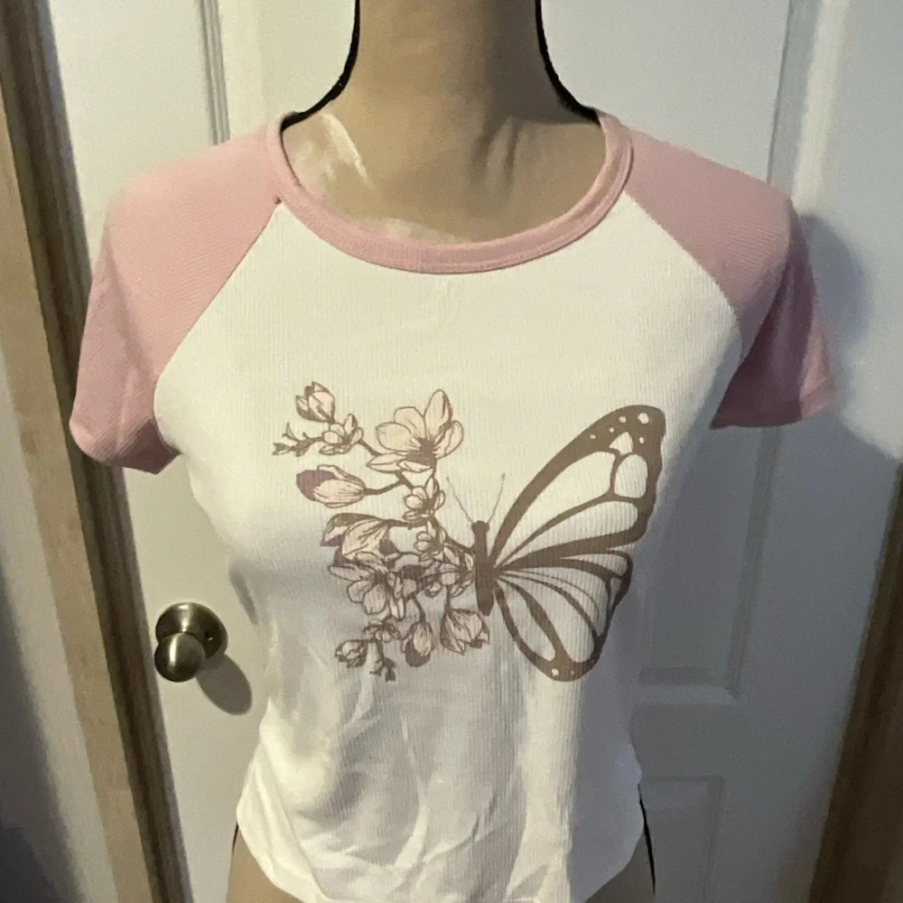 No comment NY*LA size Medium butterfly top in rose pink and cream. NWOT